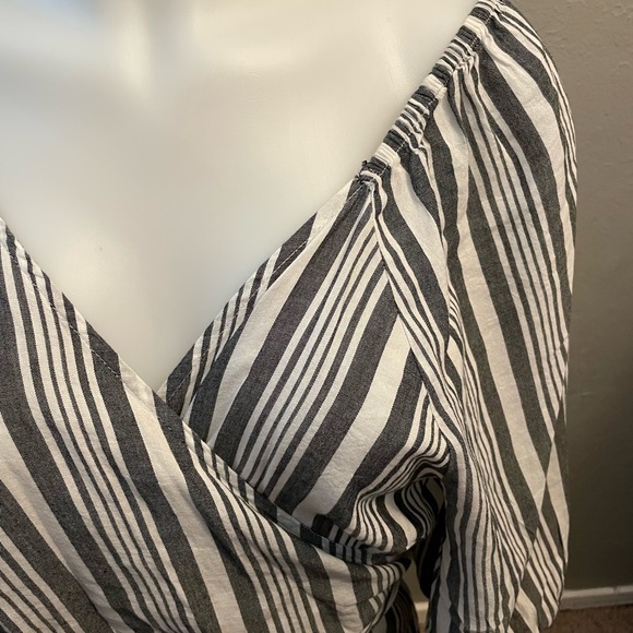 NWOT - Off the Shoulder Black and White Blouse - XL - Picture 2 of 4